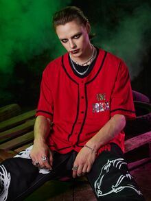 ROMWE MEN Harley Quinn | ROMWE Guys Figure Graphic Tee - Red - View 5