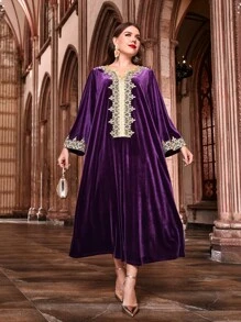 Al Najma 大碼凸花蕾絲貼花絲絨連衣裙 - 紫色 - 查看 3