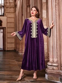 Al Najma 大碼凸花蕾絲貼花絲絨連衣裙 - 紫色 - 查看 4