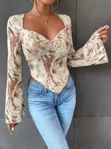 SHEIN Privé 大理石圖案雞心領口手帕下擺T恤 - 棕色 - 查看 3