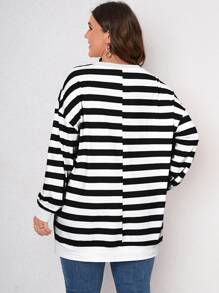 SHEIN LUNE Áo thun Plus size Túi Sọc Giải trí - Đen và trắng - Xem 3