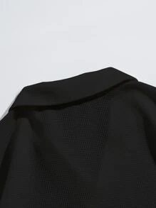 Manfinity Hypemode Hombres Camiseta con bordado de letra de cuello con solapa - Negro - Ver 3