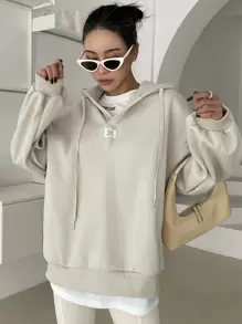 DAZY Hoodie Chi tiết được vá Thả vai Dây rút - Màu be - Xem 2