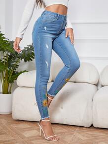 EMERY ROSE Jeans ajustados con bordado floral desgarro bajo crudo - Azul lavado medio - Ver 4