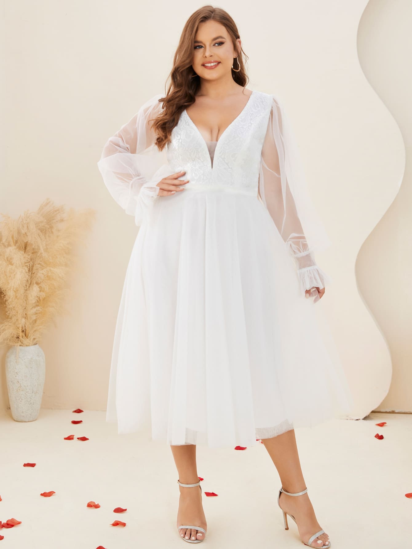 Plus Contrast Lace V-Back Flounce Sleeve Wedding Dress - White - View 1