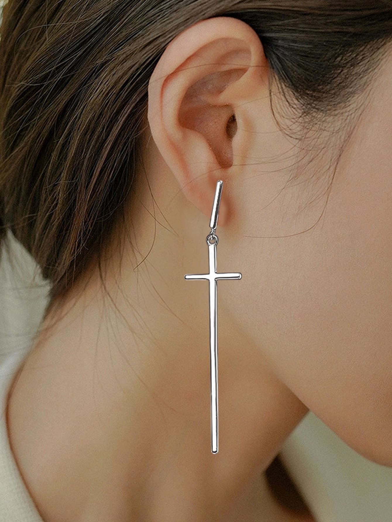 Pendientes largos con diseño de cruz - Plateado - Ver 1