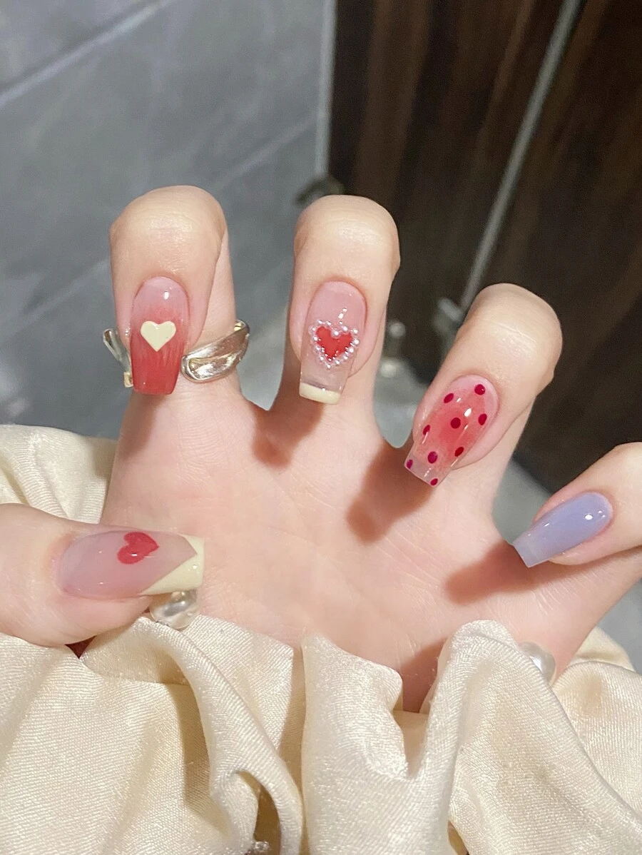 24入組長款棺材愛心圖案假指甲和1張膠帶和1入組指甲銼 - 彩色 - 查看 1