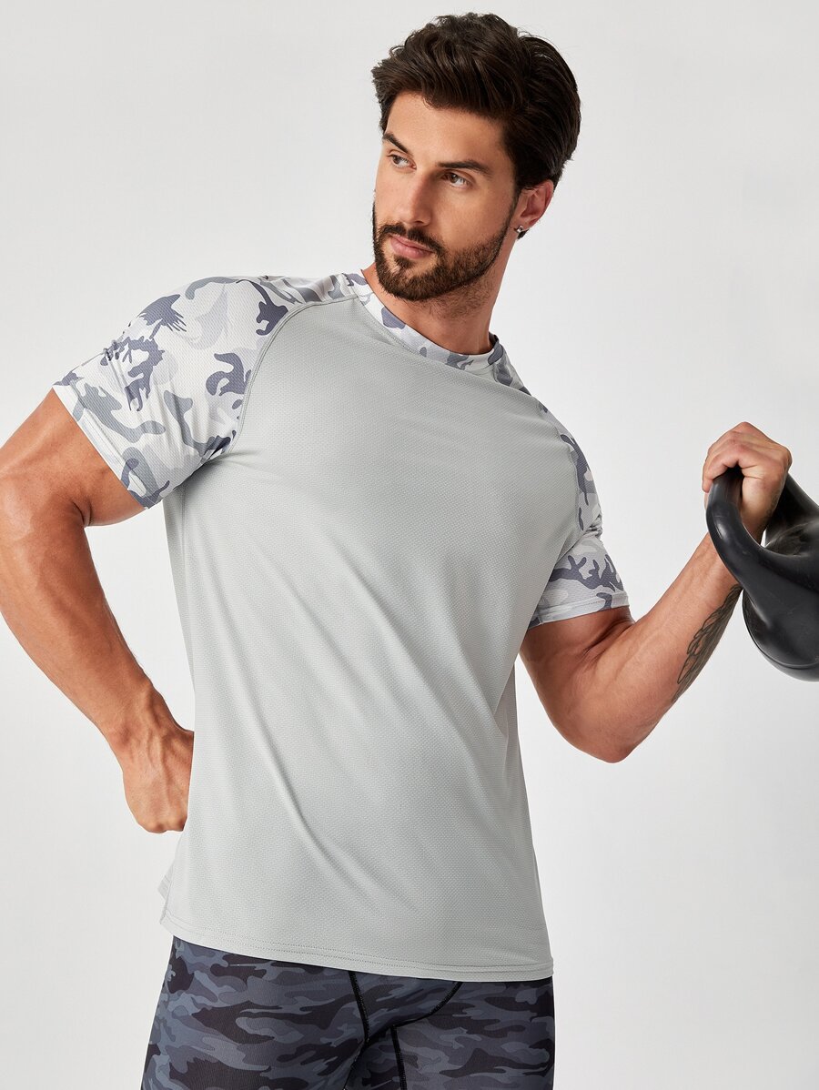 Manfinity Fitness Hombres Camiseta deportiva con estampado de camuflaje de manga raglán - Gris - Ver 1