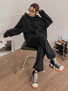 DAZY Áo hoodie và quần nỉ có dây rút và khóa kéo hở vai in họa tiết chữ, Quần áo nữ mùa thu - màu đen - Xem 5