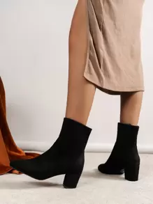 Ankle-Hugging Boot Design With Elegant Lines And Chunky Heel Adds A Sense Of Stability, Suitable For Various Occasions Like Commuting And Dating, Easily Creating A Polished Look. - Black - View 6