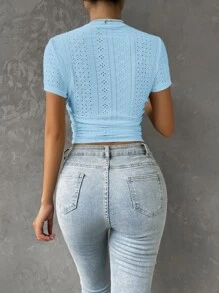 Muchica Camiseta corta de cuello alto con bordado con ojal - Celeste - Ver 2