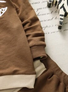 SHEIN Young Boy Cartoon Face Print Two Tone Sweatshirt & Sweatpants - Multicolor - View 5