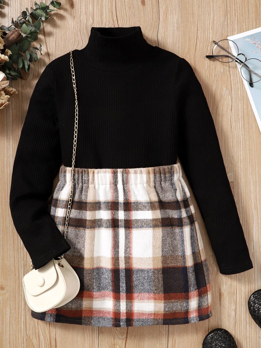 女孩高領T恤和格紋半身裙不附帶包