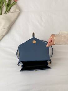 Bolsa cuadrada con diseño de hebilla con solapa - Azul Marino - Ver 6