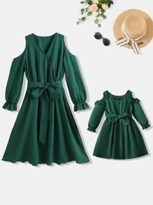 SHEIN Toddler Girls 1pc Cold Shoulder Ruffle Trim Belted Dress - Dark Green - View 6
