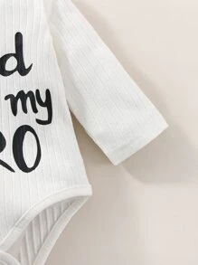 Bodysuits Em bé Nút phía trước Slogan - trắng - Xem 4