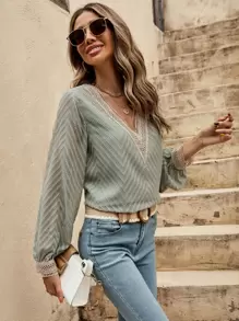 SHEIN Clasi Blusa de cheurón con textura con encaje de manga farol - Verde - Ver 1