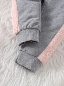 SHEIN Toddler Girls Letter And Heart Embroidery Contrast Panel Sweatshirt & Sweatpants