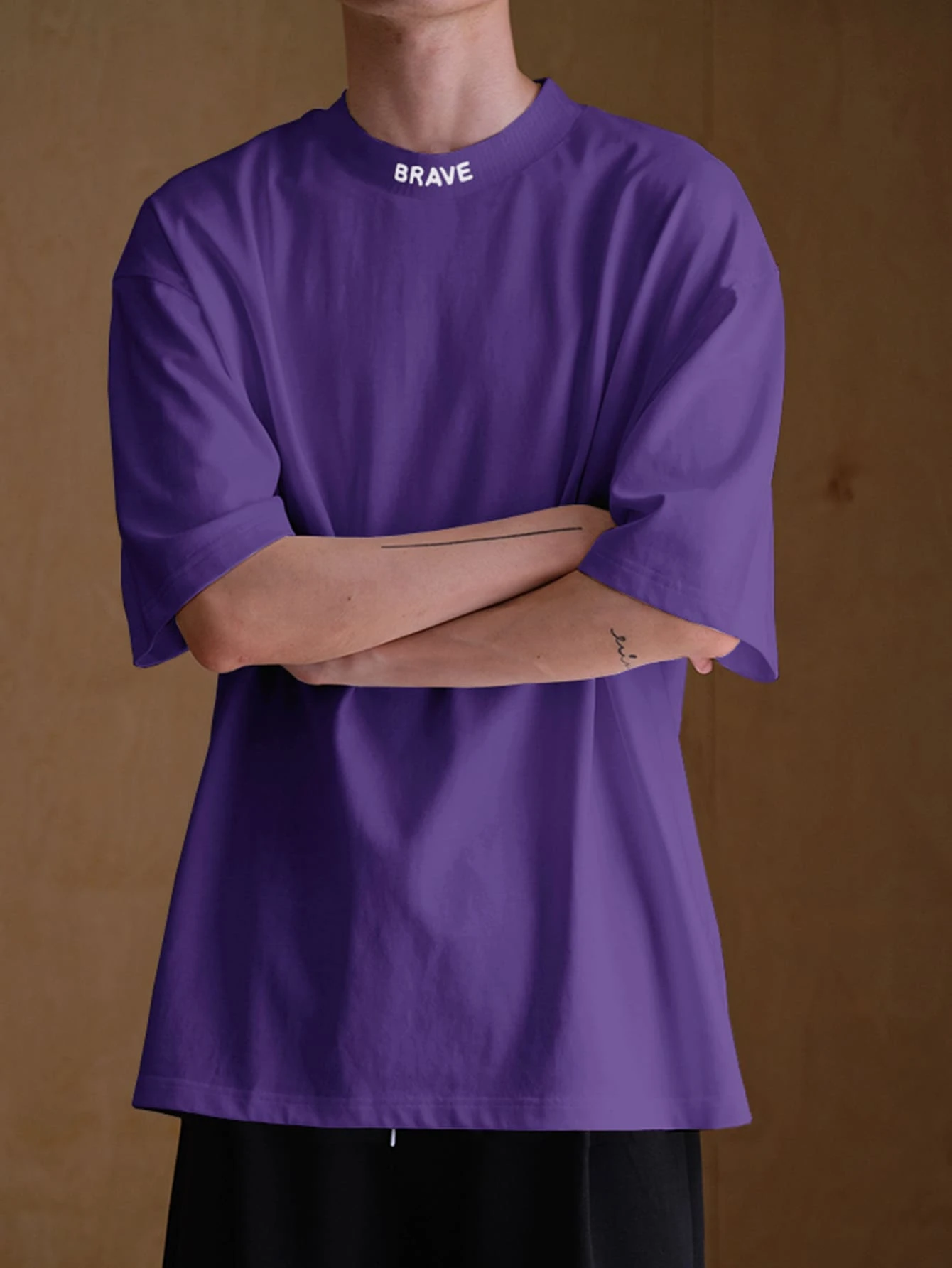 Manfinity Roghcode Men Letter Embroidered Mock Neck Tee - Purple - View 1
