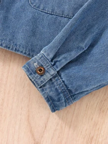 女孩翻蓋口袋牛仔襯衫