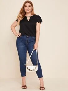 SHEIN Clasi Plus Keyhole Neck Scalloped Laser Cut Sleeve Top - Black - View 4