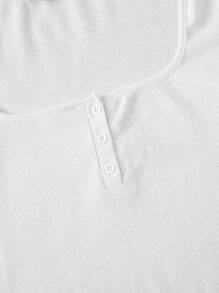 SHEIN EZwear Top Corto De Color Blanco Con Diseño Acanalado, Con Botones Y Curvaturas - Blanco - Ver 4