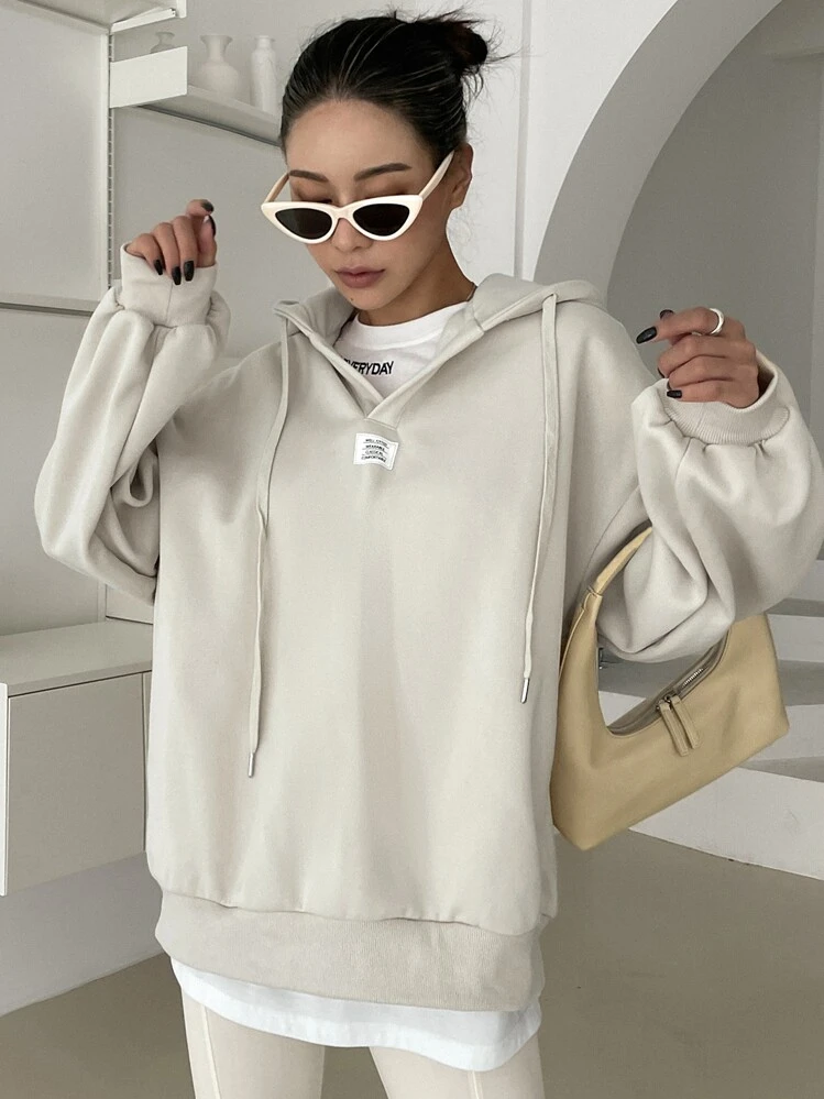 DAZY Áo hoodie có dây rút hở vai vá chữ, áo dài tay, quần áo mùa thu cho nữ - trắng - Xem 2