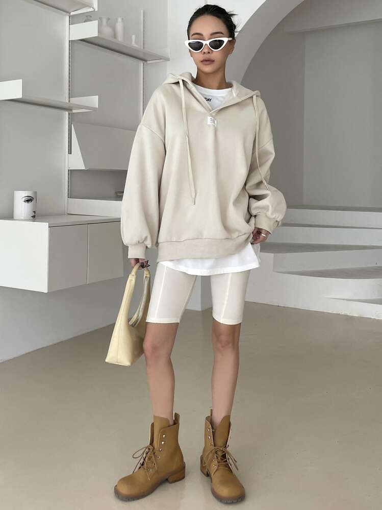 DAZY Áo hoodie có dây rút hở vai vá chữ, áo dài tay, quần áo mùa thu cho nữ - trắng - Xem 4