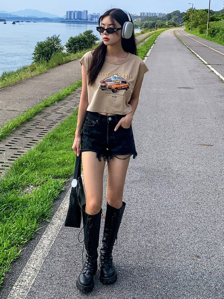 Top De Tanque Recortado Con Estampado De Letras Y Coches - Caqui - Añade 6