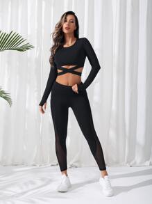 Yoga Sxy 素色交叉T恤和嵌入網紗緊身打底褲運動套裝 - 黑色 - 查看 3
