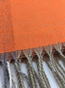 Chal con patrón de cuadros bajo con fleco - Multicolor - Ver 3