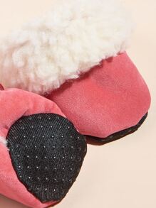 1套粉色寵物絨面鞋，適合貓和狗，可供日常穿著使用