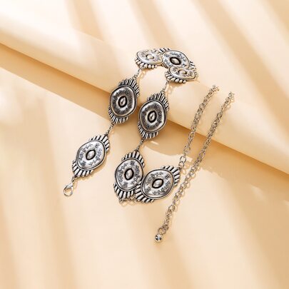 Geometric Decor Chain Belt