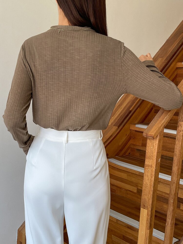 DAZY 小高領條紋針織T恤 - 卡其色 - 查看 2