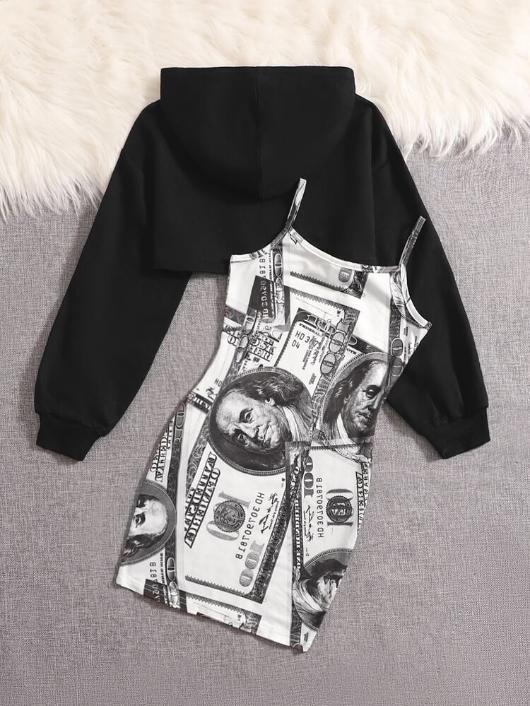 SHEIN Cô gái Tween Đồ họa Chữ cái Áo len crop & In Dollar Váy Dây Bộ - Đen và trắng - Xem 2