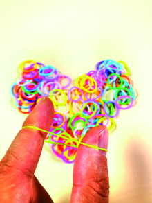 100入組隨機色寵物毛髮橡膠帶 - 彩色 - 查看 2