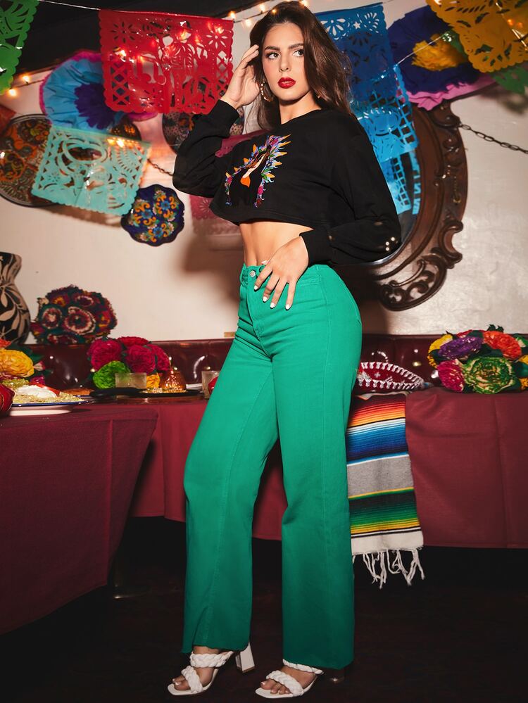 Latina Love 人像圖案短款運動衫 - 黑色 - 查看 6