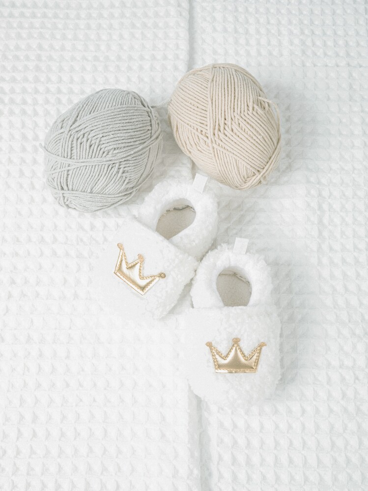 Infant Crown Decor Fluffy Snow Boots In White - White - View 4