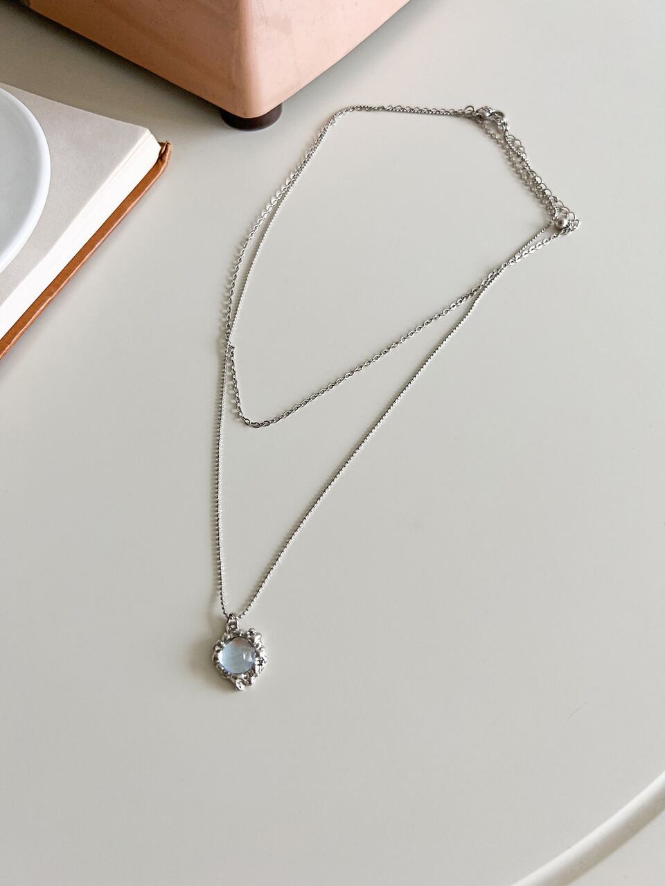 Round Detail Textured Metal Layered Pendant Necklace