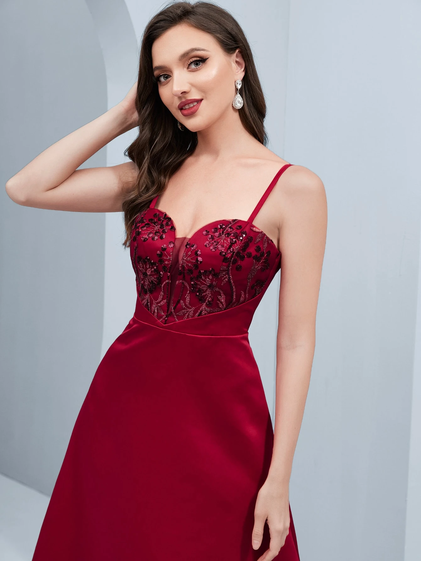 Miniatura 3 de Vestido de dama de honor de tirantes con lentejuela en contraste Burdeos