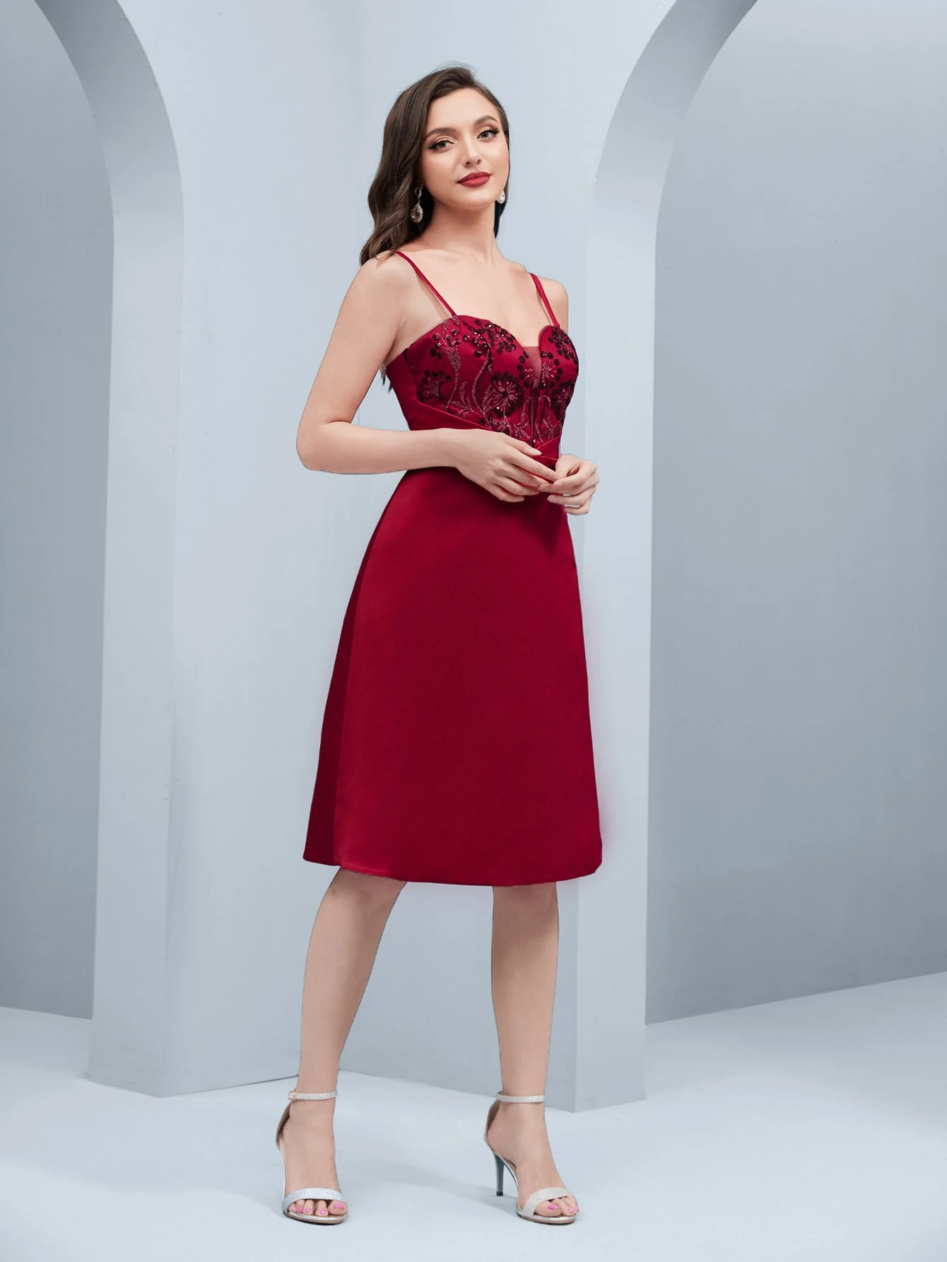 Miniatura 5 de Vestido de dama de honor de tirantes con lentejuela en contraste Burdeos