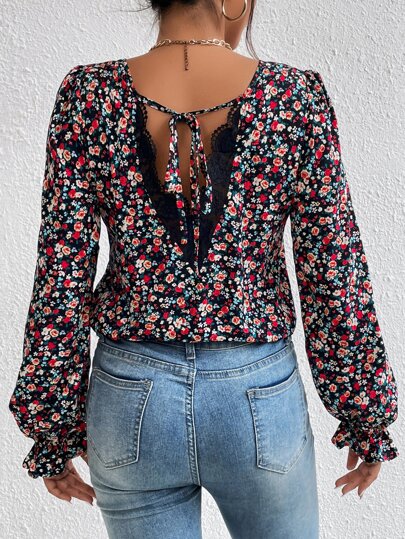 SHEIN Frenchy Camicetta con stampa fiorellini con nodo dietro manica svasata