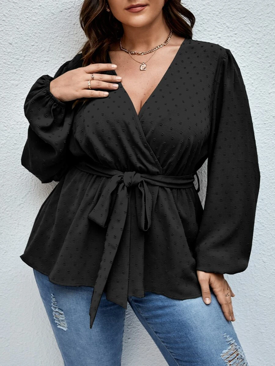 SHEIN LUNE Plus Swiss Dot 斜领束带衬衫荷叶边上衣 - 黑色 - 查看 1