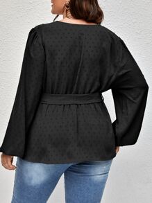 SHEIN LUNE Plus Swiss Dot 斜领束带衬衫荷叶边上衣 - 黑色 - 查看 2