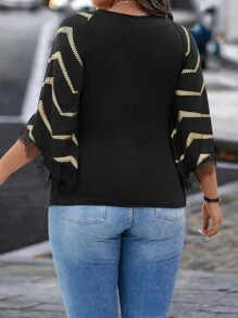 SHEIN Clasi Plus Gold Chevron Print Eyelash Lace Trim Tee Áo thun đồ họa cho nữ - màu đen - Xem 2