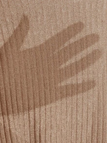 SHEIN Privé v領素色合身短版T恤 - 卡其色 - 查看 6