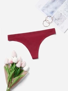 عنابي اللون