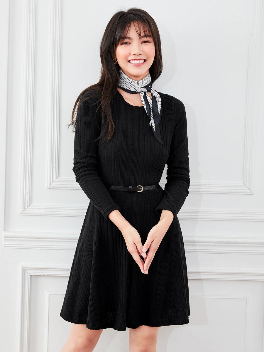 SHEIN Essnce 羅紋針織喇叭下擺洋裝 - 黑色 - 查看 1