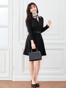 SHEIN Essnce 羅紋針織喇叭下擺洋裝 - 黑色 - 查看 4