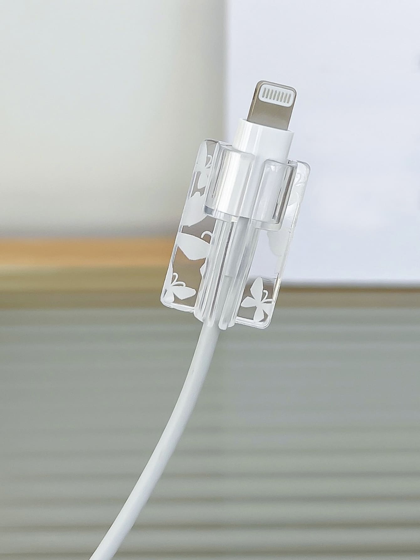 2pcs Butterfly Printed Apple Charging Adapter Protective Cover Set, Compatible With 20W Fast Charging Adapter And 18W Data Cable, Fashionable Design For Women Cable Protector, Charger Protector - White - View 4